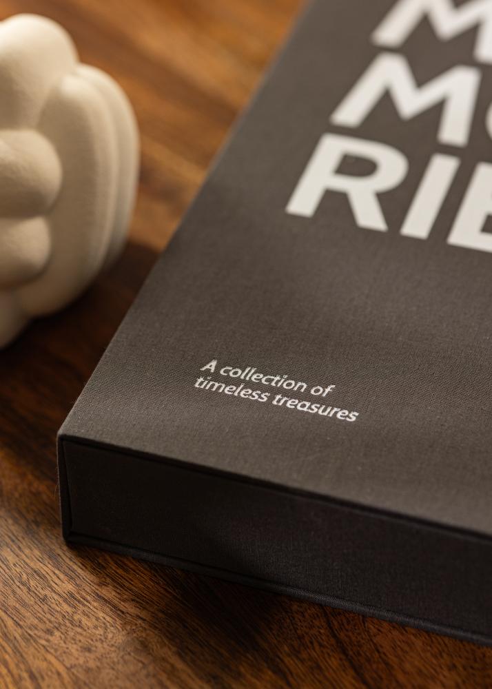 KAILA MEMORIES Black/White - Coffee Table Photo Album (60 Zwarte zijden)